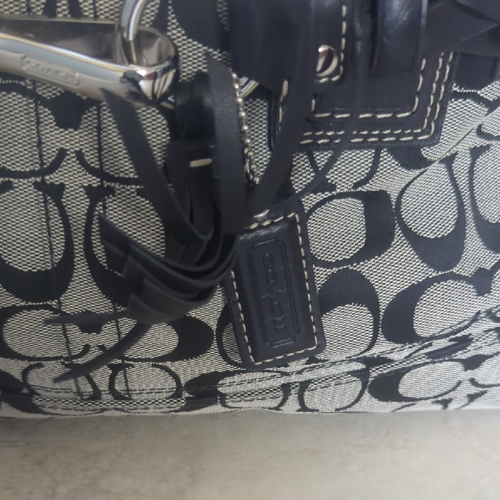 Coach Black and Gray Signature Hamptons Tote Signature C Bag - Picture 3 of 12